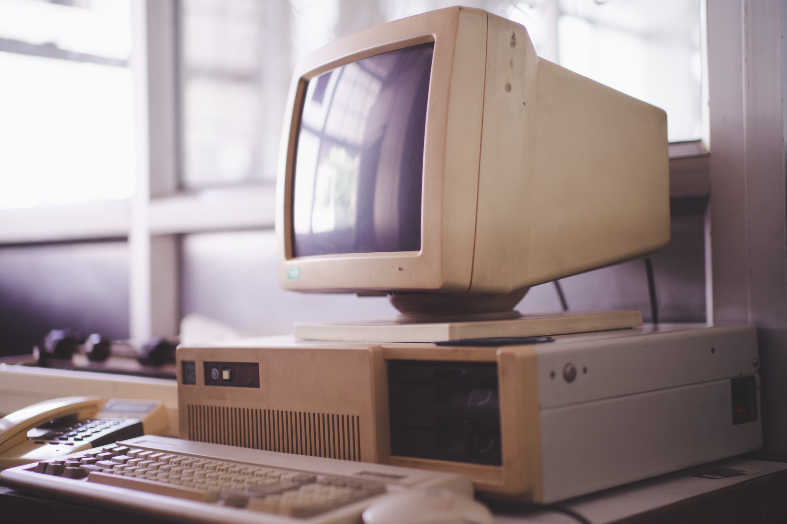 Vintage computer setup with a beige CRT monitor and desktop tower.